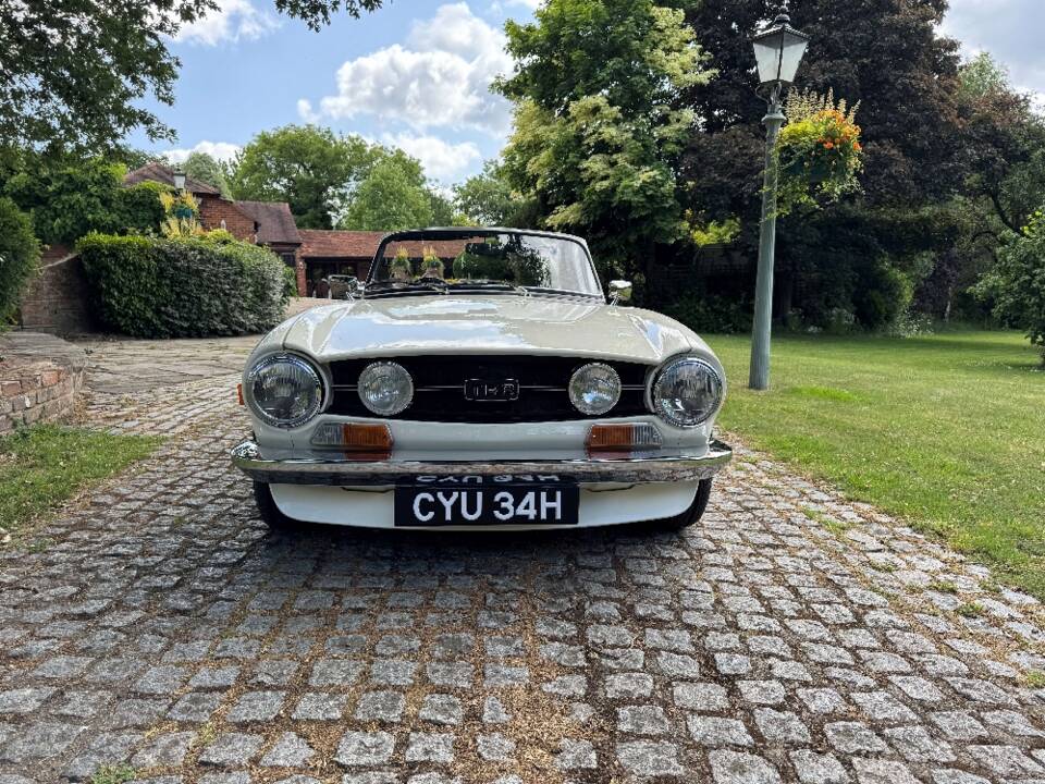 Image 15/30 of Triumph TR 6 PI (1970)