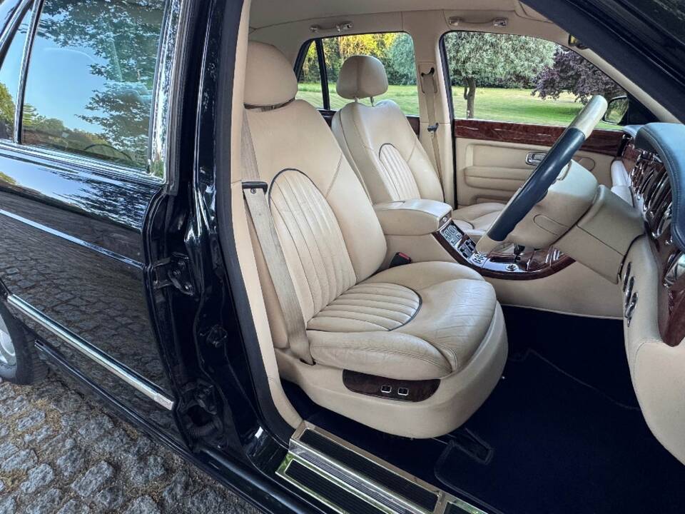 Image 20/25 of Bentley Arnage Red Label (2001)