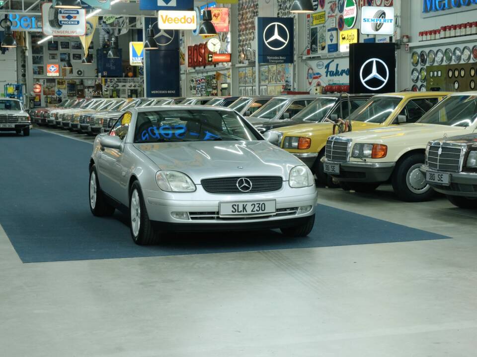 Immagine 6/50 di Mercedes-Benz SLK 230 Kompressor (1996)