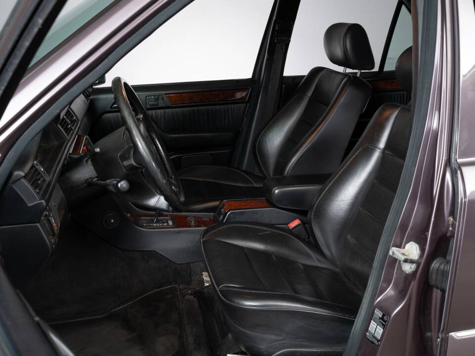 Bild 20/38 von Mercedes-Benz 500 E (1992)