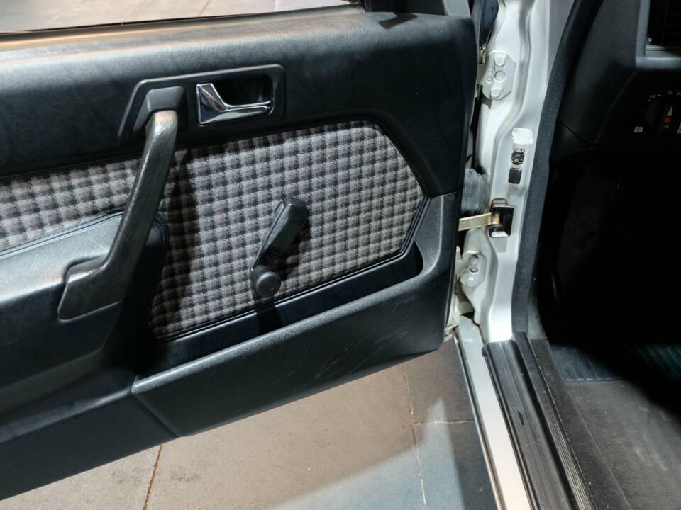 Bild 16/32 von Mercedes-Benz 190 E 1.8 (1991)