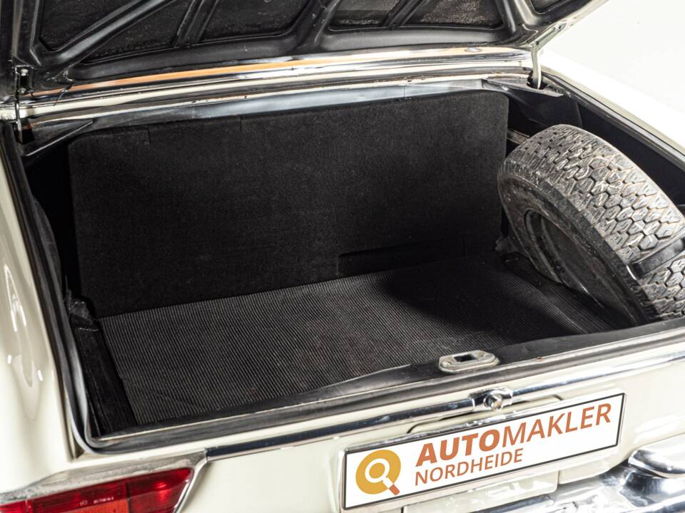 Image 18/54 of Mercedes-Benz 220 SE b (1963)