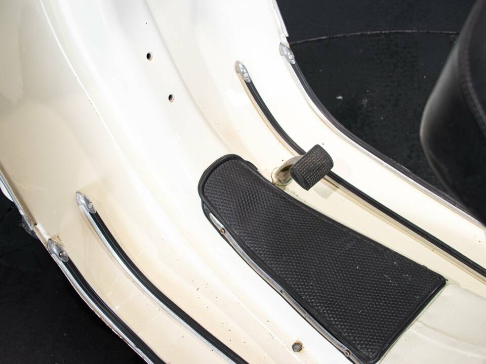 Image 9/30 of Piaggio DUMMY (1982)