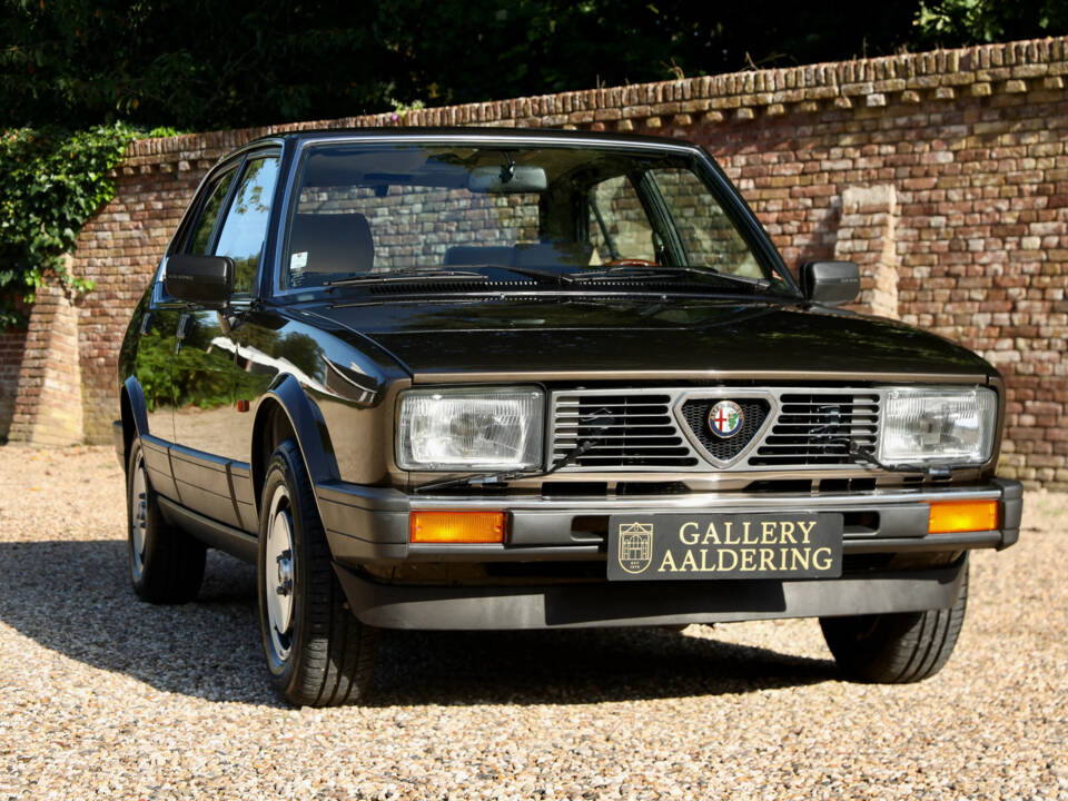 Immagine 10/50 di Alfa Romeo Alfetta 2.0 (1984)