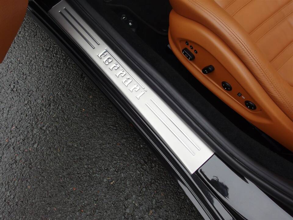 Image 63/99 of Ferrari California (2010)