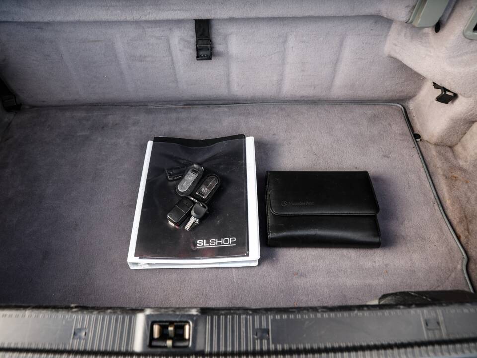 Image 39/43 of Mercedes-Benz SL 500 (1996)