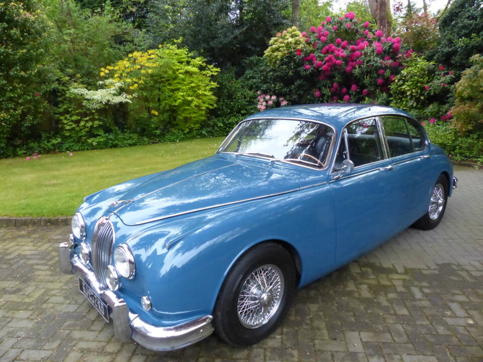 Image 4/19 of Jaguar Mk II 3.8 (1964)