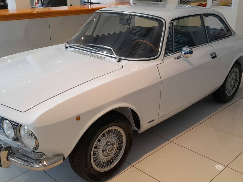 Bild 3/17 von Alfa Romeo 2000 GT Veloce (1971)