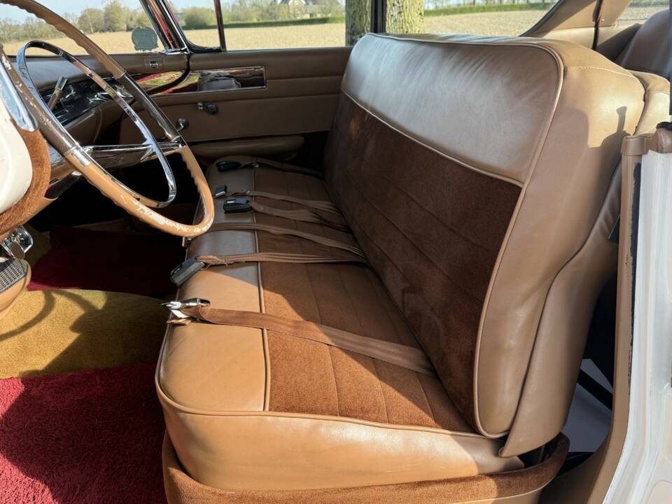 Bild 29/36 von Cadillac 62 Sedan DeVille (1957)