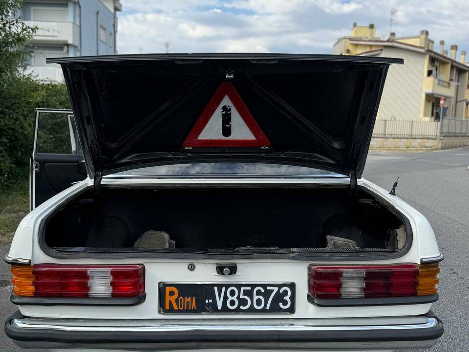 Bild 9/14 von Mercedes-Benz 240 D (1979)