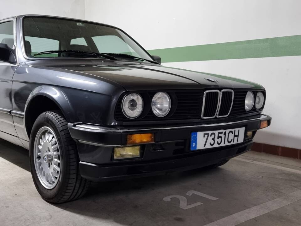 Image 72/100 of BMW 323i (1984)