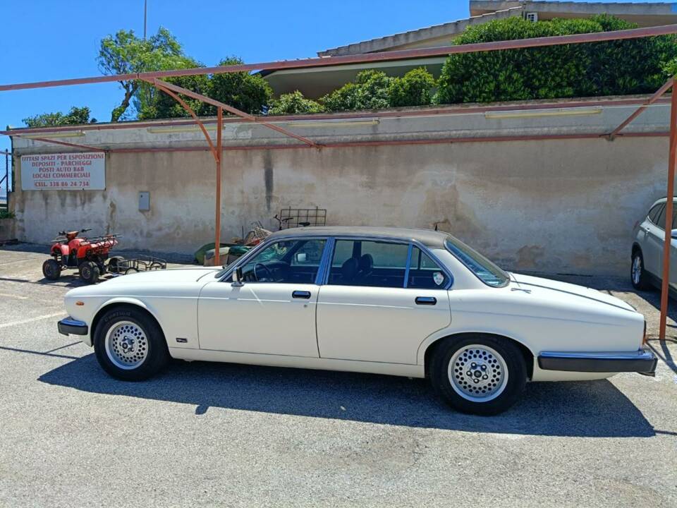 Image 29/50 of Jaguar XJ6 3.2 Sovereign (1983)
