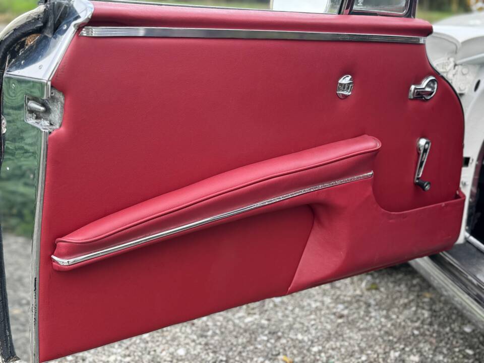 Image 23/132 of Mercedes-Benz 220 SE b (1963)