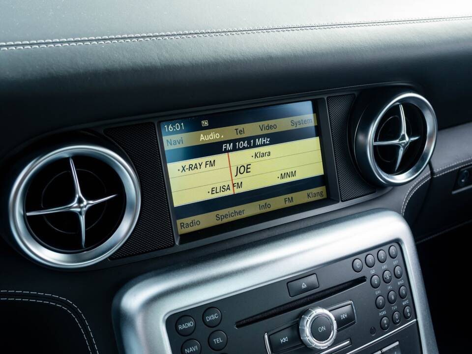 Image 23/32 of Mercedes-Benz SLS AMG (2011)