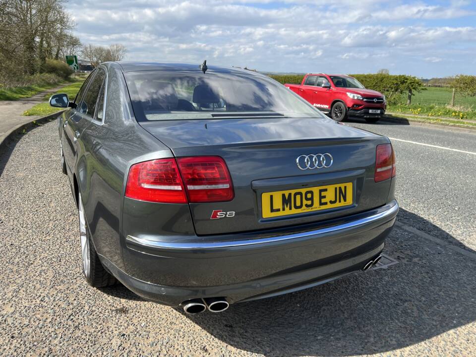 Bild 13/24 von Audi S8 V10 (2009)
