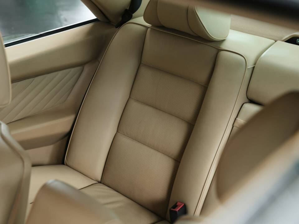 Image 16/39 of Mercedes-Benz 560 SEC (1990)