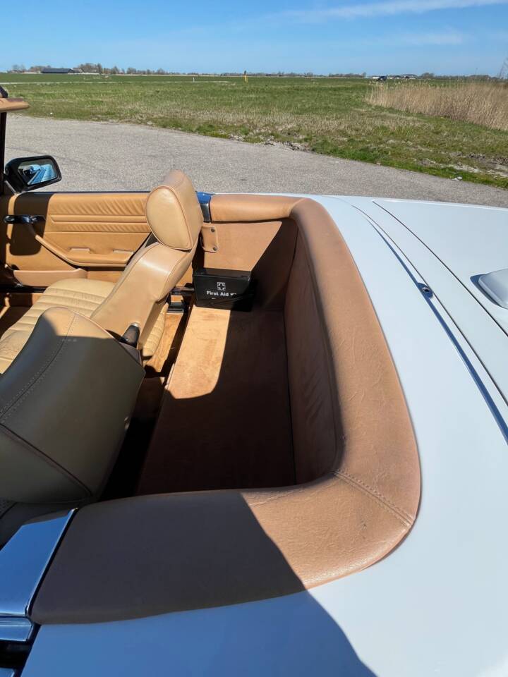Image 8/16 of Mercedes-Benz 560 SL (1987)
