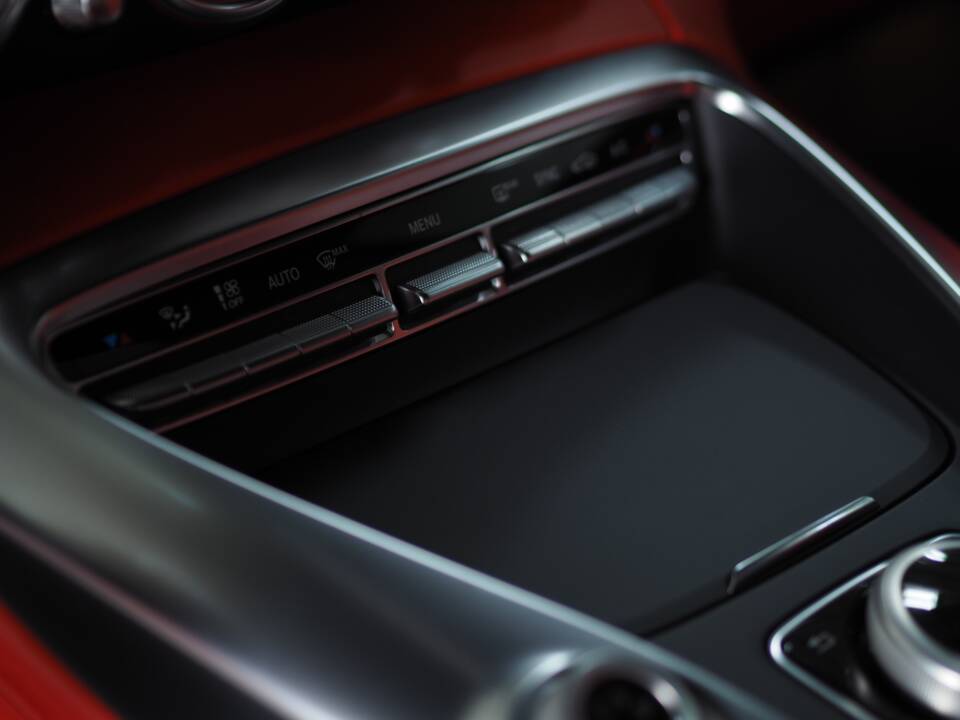 Image 33/49 of Mercedes-AMG GT-S (2015)