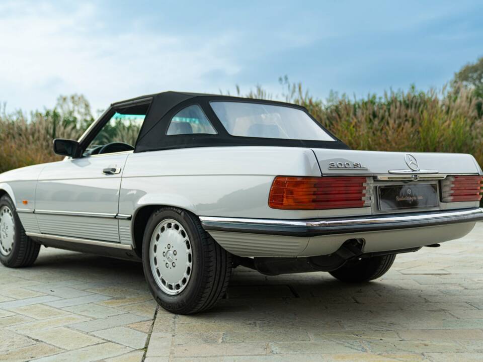 Image 13/50 of Mercedes-Benz 300 SL (1988)