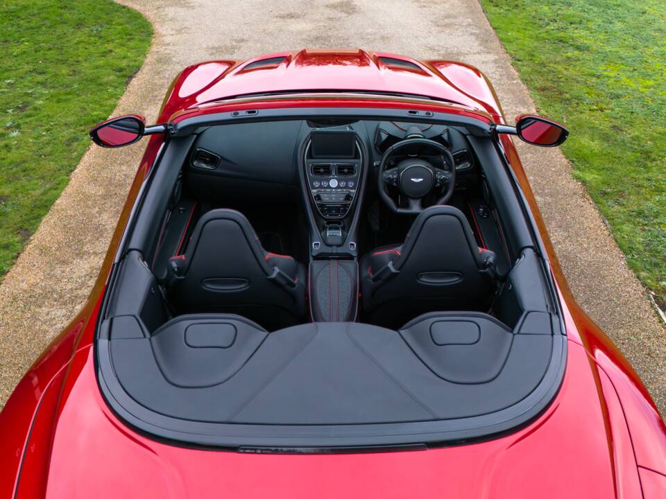 Immagine 48/84 di Aston Martin DBS 770 Ultimate Volante (2023)
