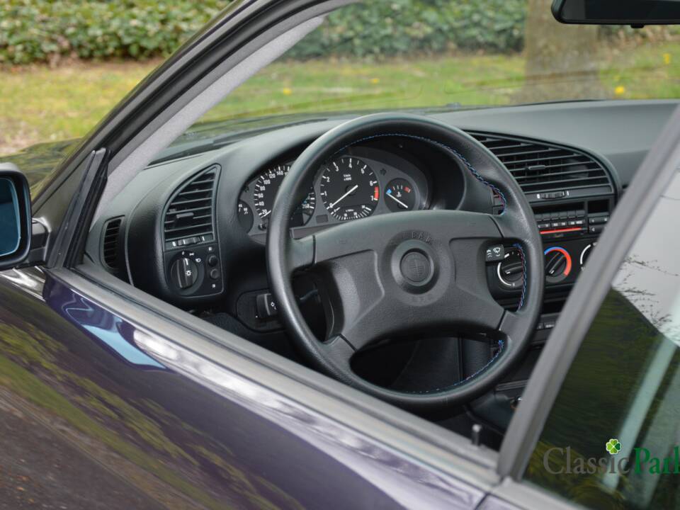 Bild 16/50 von BMW 320i (1994)