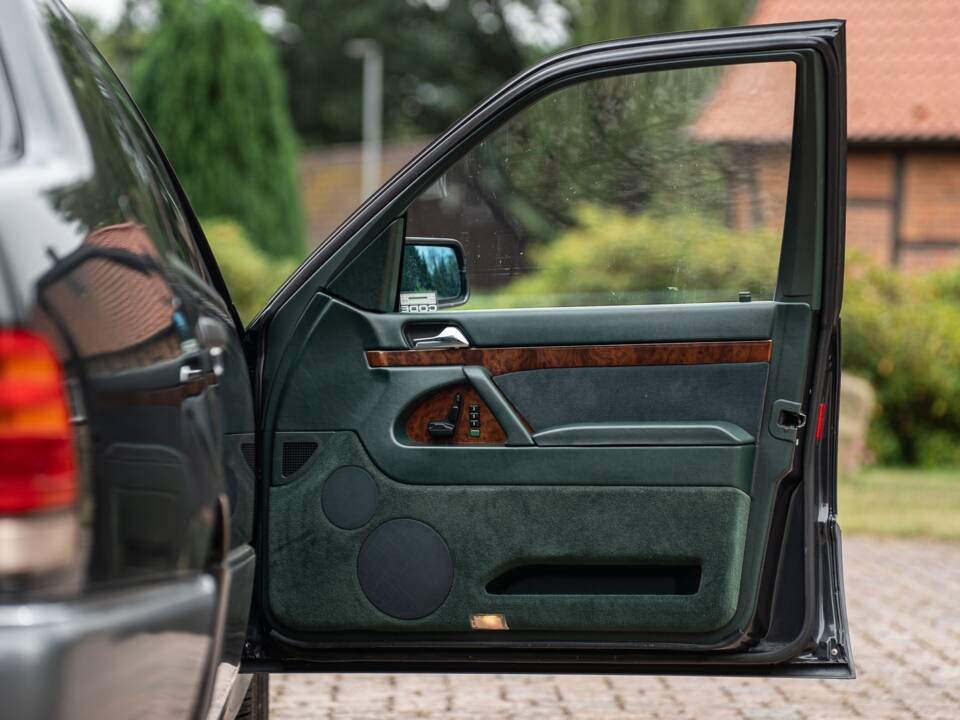 Image 42/54 of Mercedes-Benz 500 SEL (1992)
