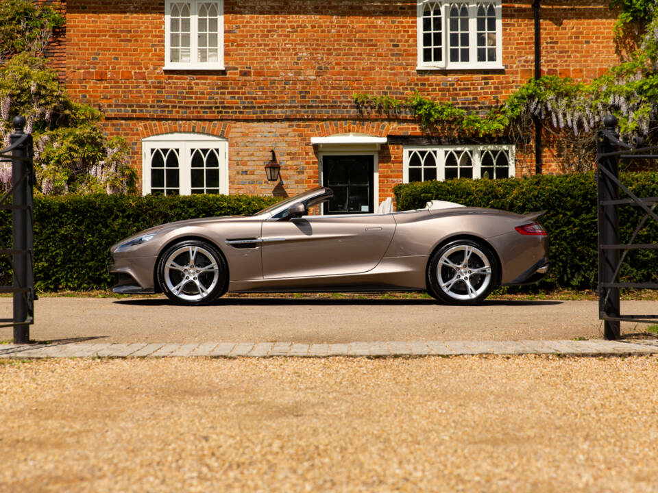 Image 95/97 of Aston Martin Vanquish S Volante (2018)