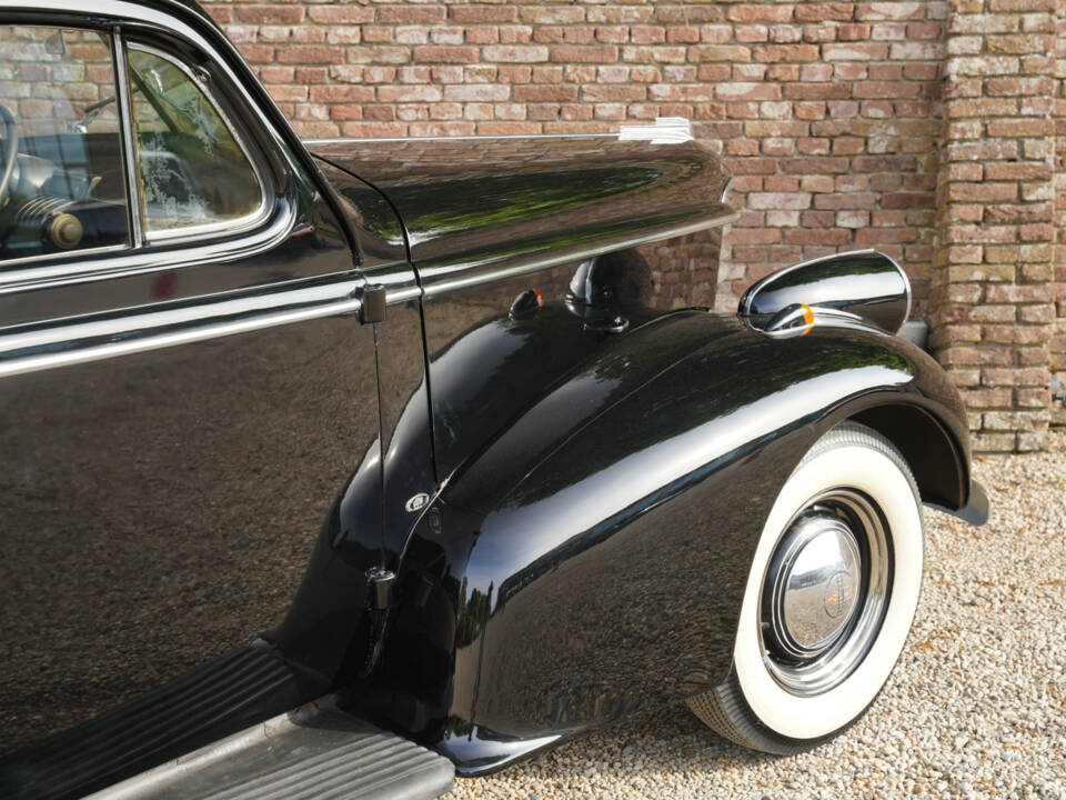 Image 28/50 of Oldsmobile F-Series Business Coupe (1938)