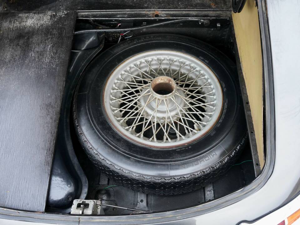 Immagine 15/50 di Jaguar E-Type 3.8 (1961)