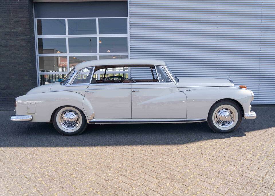 Image 7/8 of Mercedes-Benz 300 d (1961)