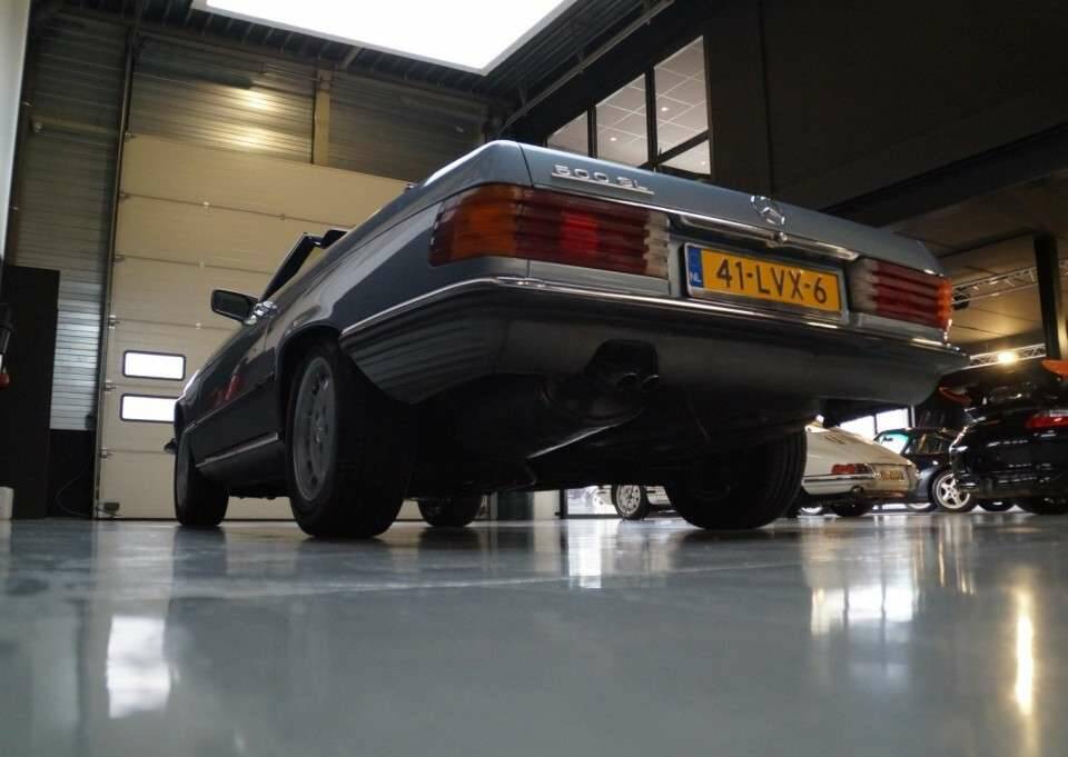 Image 29/41 of Mercedes-Benz 500 SL (1986)