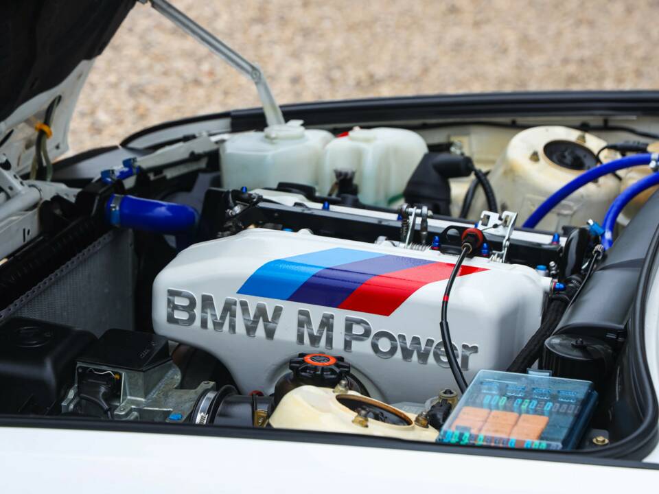 Image 24/50 of BMW M3 (1990)