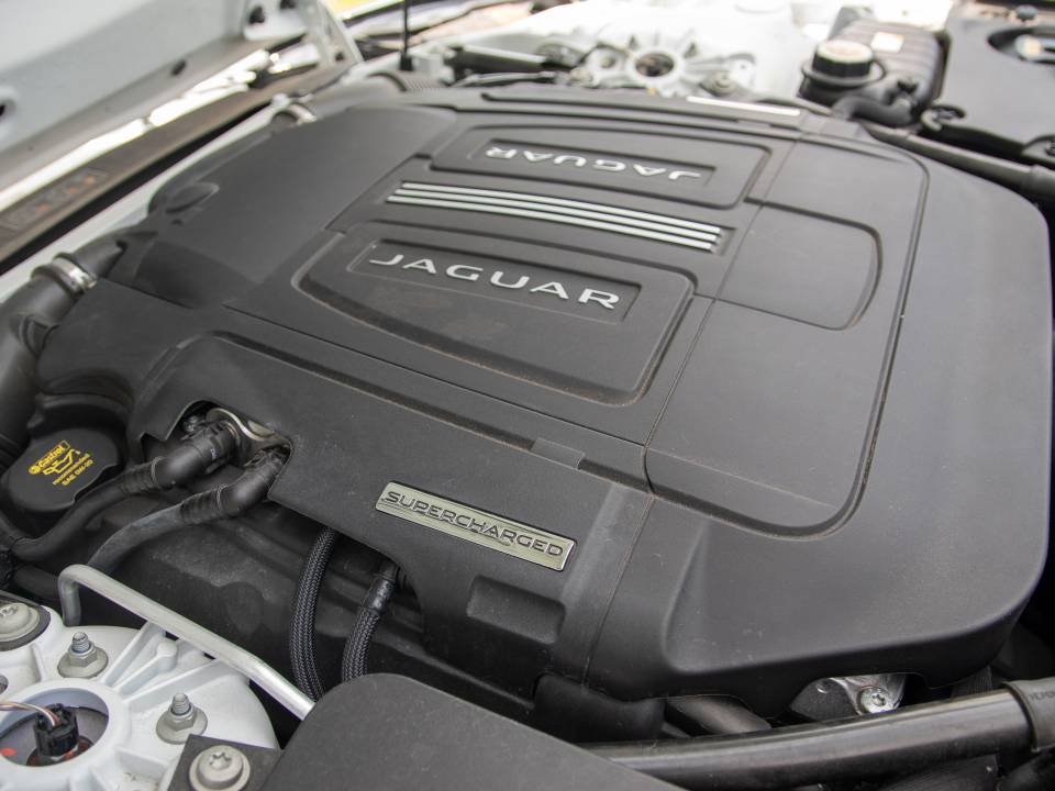 Bild 16/36 von Jaguar F-Type R (2014)