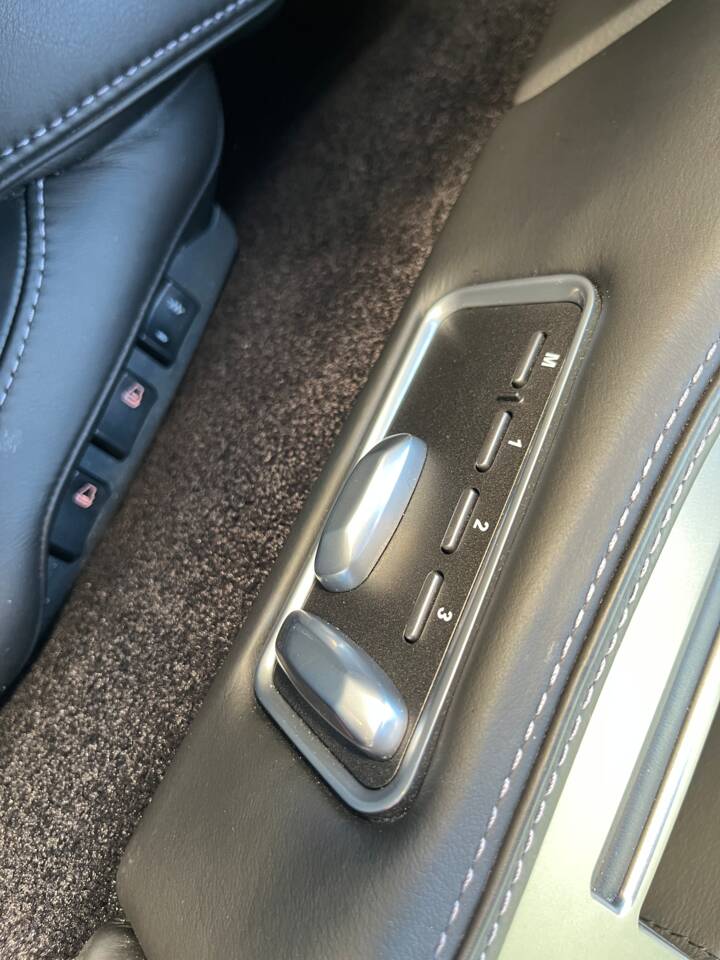 Bild 39/57 von Aston Martin Virage (2011)