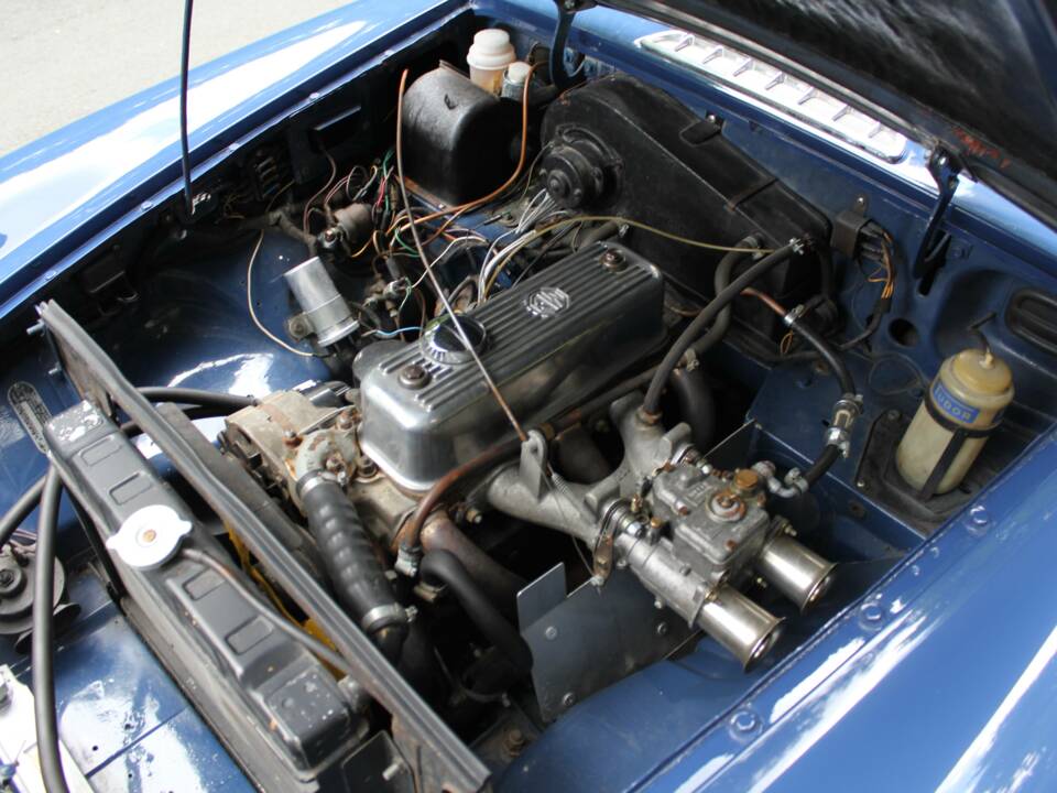 Image 14/16 de MG MGB GT (1967)