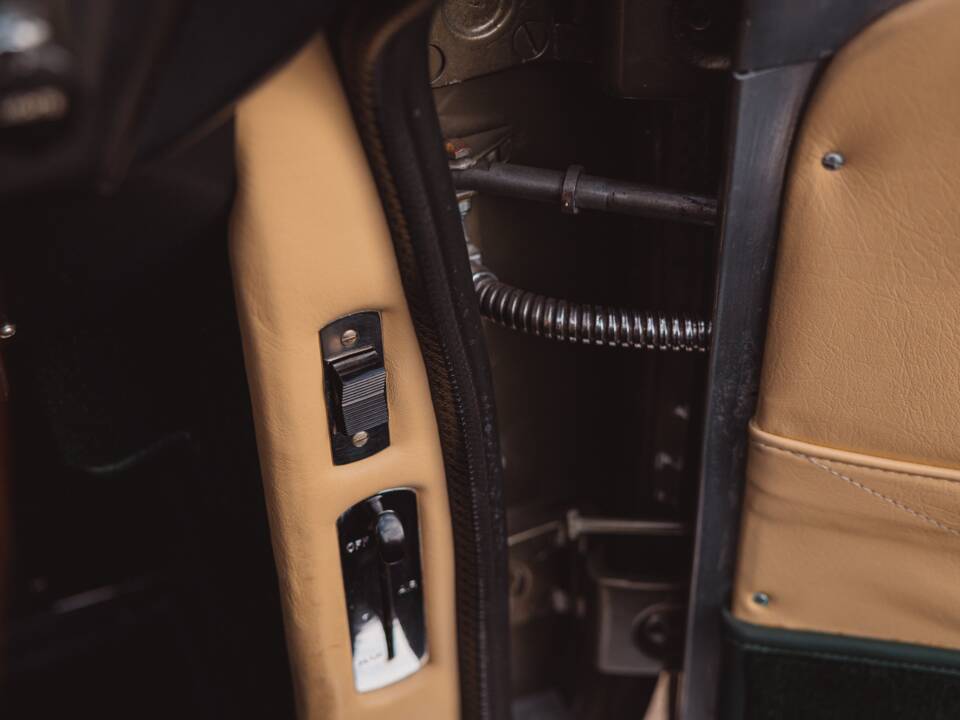 Image 86/99 of Aston Martin DB 6 Volante (1968)