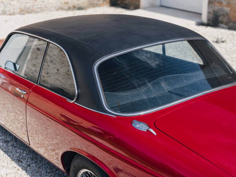 Imagen 10/16 de Jaguar XJ 6 C 4.2 (1975)