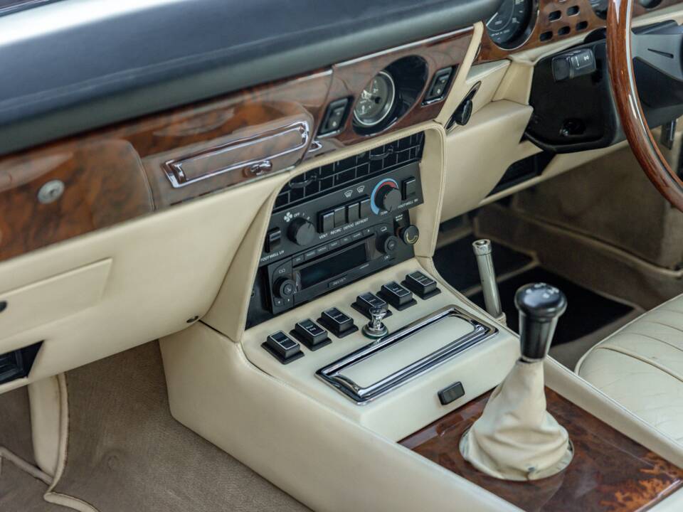 Afbeelding 40/62 van Aston Martin V8 Vantage X-Pack (1987)