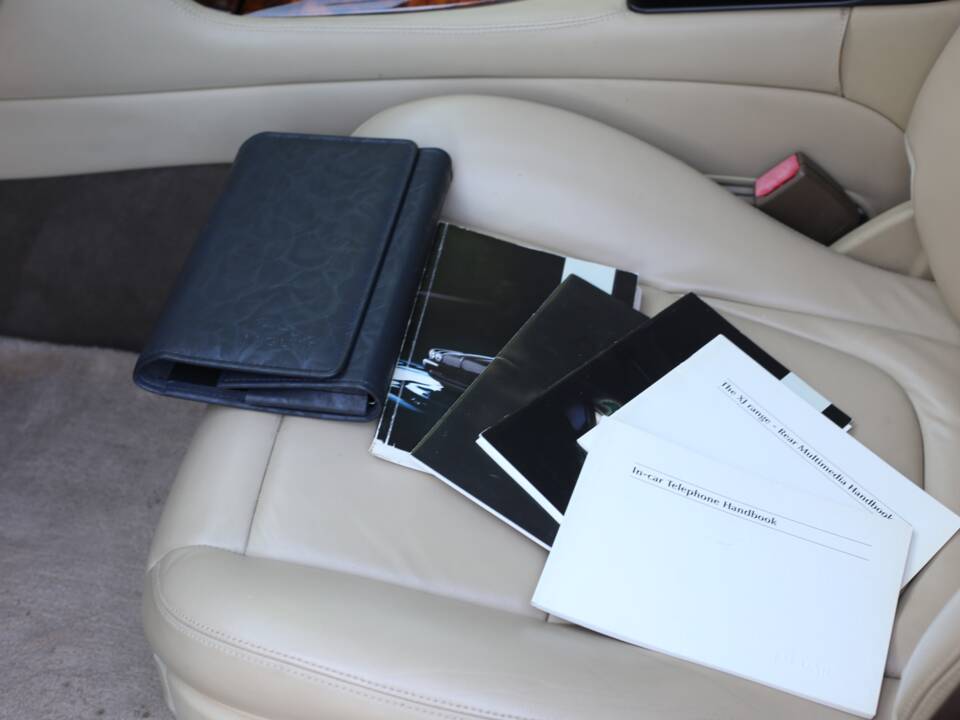 Imagen 75/77 de Jaguar XJ 8 4.2 (2005)