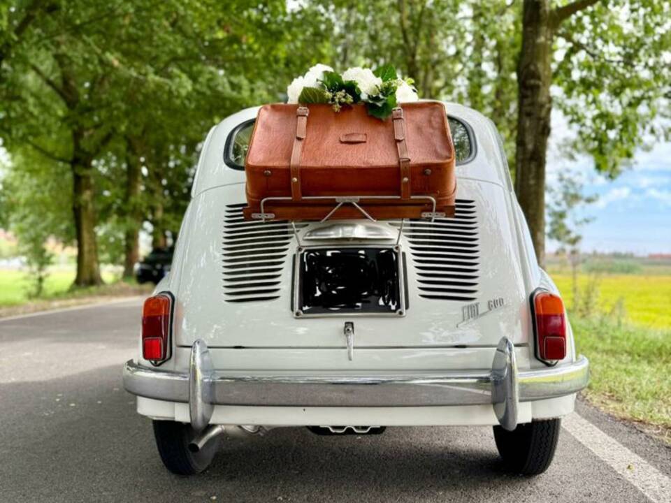 Image 2/28 of FIAT 600 D (1964)