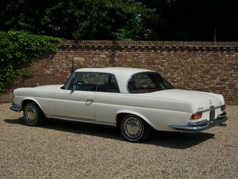 Immagine 2/50 di Mercedes-Benz 280 SE 3,5 (1970)