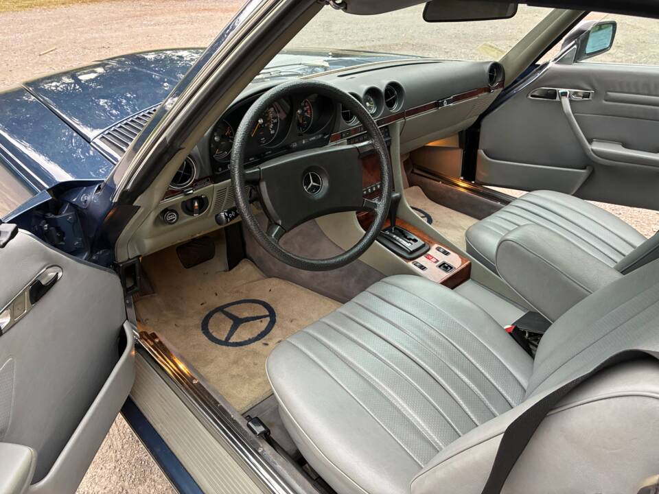 Image 6/8 de Mercedes-Benz 380 SL (1985)