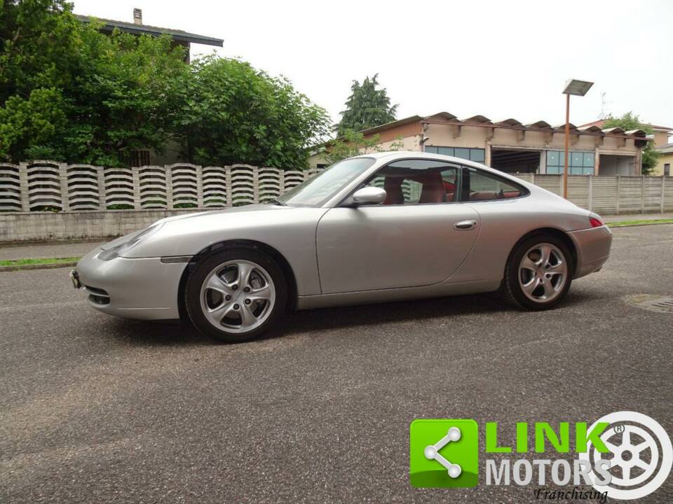 Image 2/10 of Porsche 911 Carrera (2000)