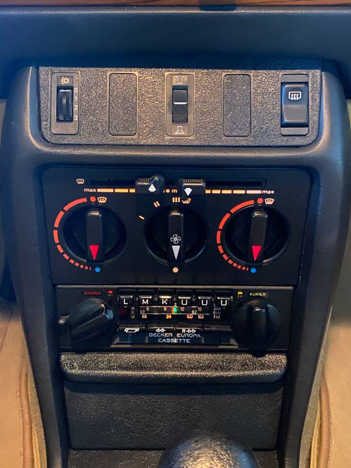 Image 40/100 of Mercedes-Benz 300 D (1983)