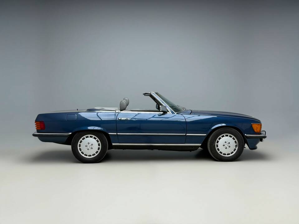 Image 1/23 of Mercedes-Benz 380 SL (1984)