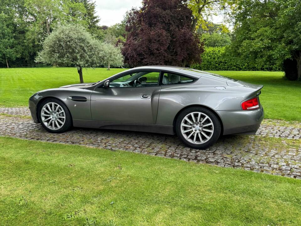 Image 9/23 of Aston Martin V12 Vanquish (2003)