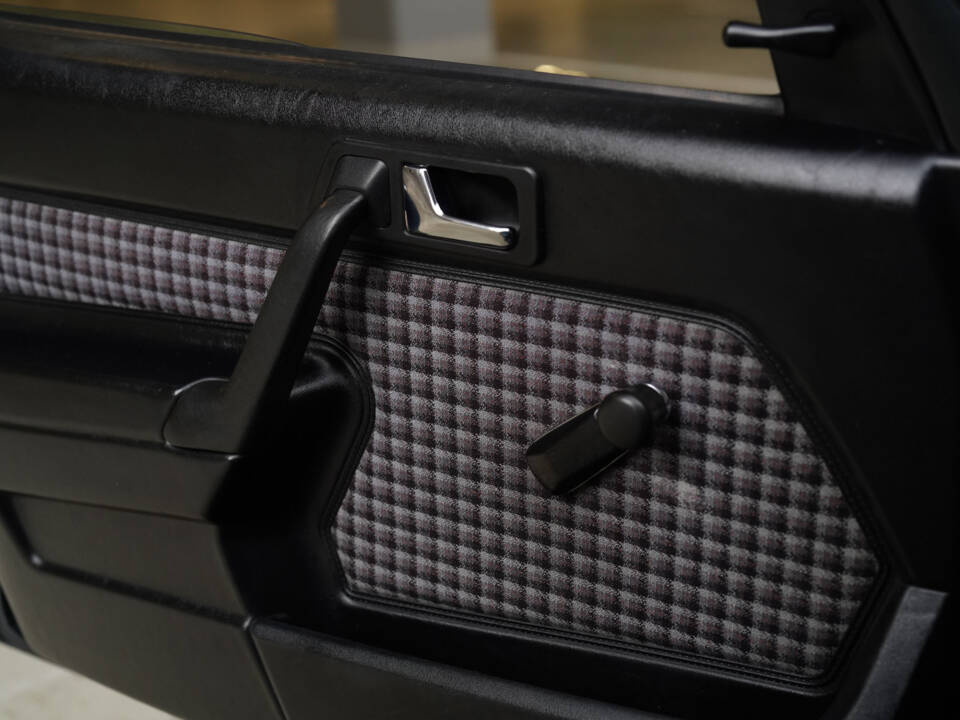 Image 12/83 of Mercedes-Benz 190 E 2.3-16 (1984)