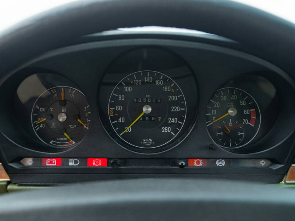Image 45/50 de Mercedes-Benz 500 SLC (1984)