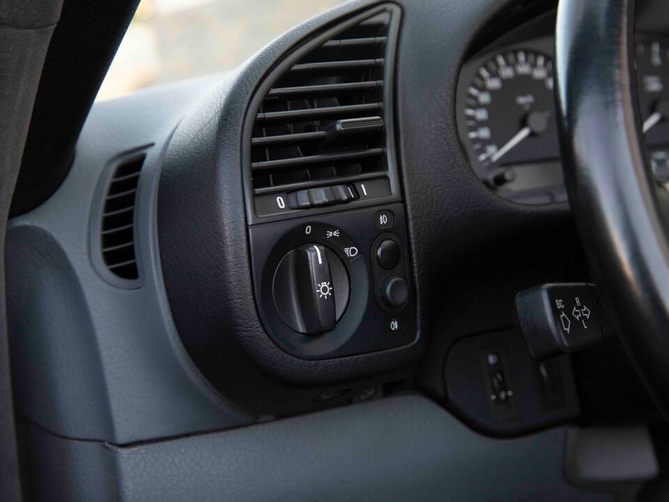 Bild 67/92 von BMW 325i (1994)