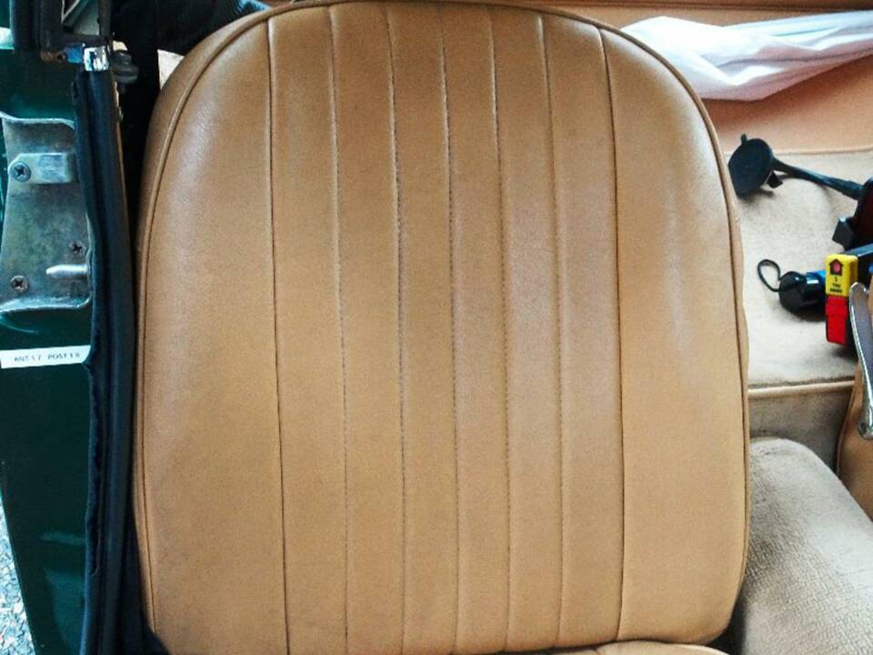 Bild 10/10 von MG MGB GT (1977)